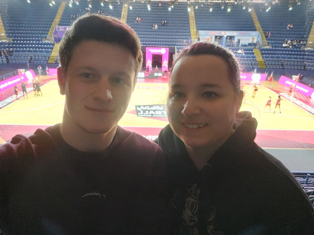 aaron_hales's tweet photo. #RosesReunited https://t.co/l9Eolx7HtX