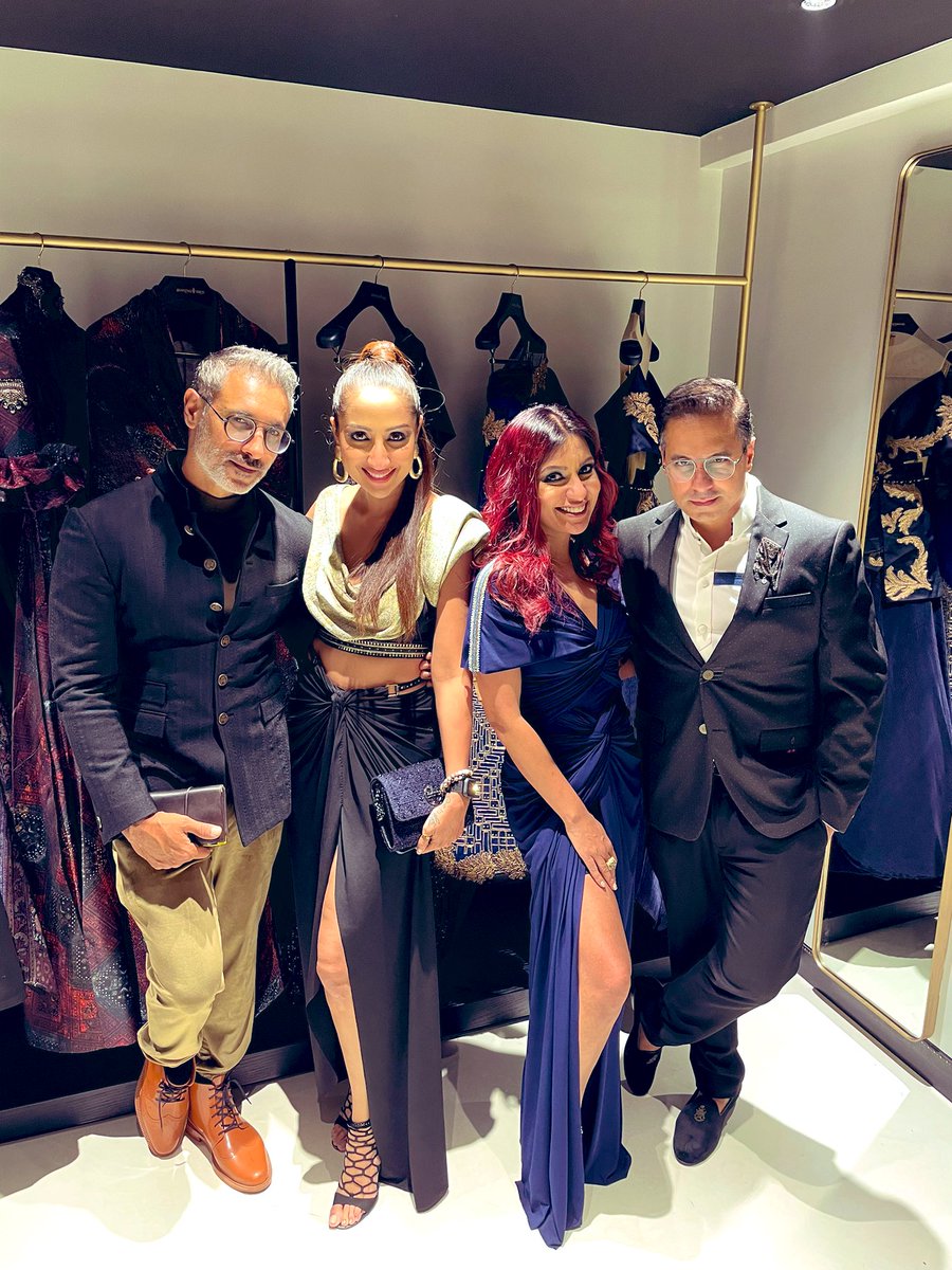 maliniagarwal's tweet photo. Congratulations @ShantanuNikhil on a stunning new space, thanks for turning us into warrior princesses. #CeremonialNights #ShantanuNikhil #SNAtMehrauli #CeremonialCouture #SNCouture21 #AntiTrend @gqindia @parulkakad https://t.co/LLvOYMTEIN