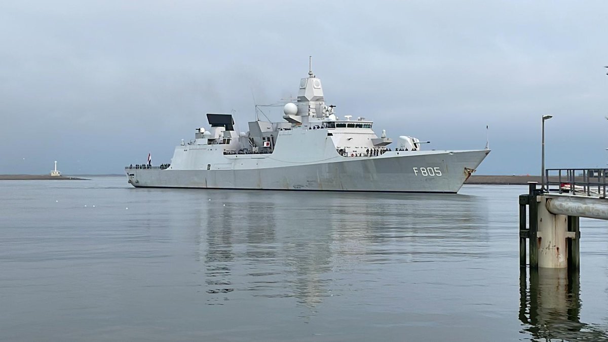 René Tas (@admiraaltas) on Twitter photo <a href="/HNLMS_Evertsen/">Zr.Ms. Evertsen</a> terug in Den Helder, na ruim 6.5 maanden varen om te beschermen wat ons dierbaar is.
EVTN bedankt en well done! Bemanning, wees trots en geniet samen met uw thuisfront van een welverdiend verlof <a href="/HNLMS_Evertsen/">Zr.Ms. Evertsen</a> terug in Den Helder, na ruim 6.5 maanden varen om te beschermen wat ons dierbaar is.
EVTN bedankt en well done! Bemanning, wees trots en geniet samen met uw thuisfront van een welverdiend verlof