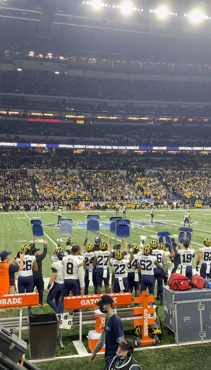 BillyElmo's tweet photo. @mgoblog pregame folding chairs! https://t.co/O5T95aBl1B
