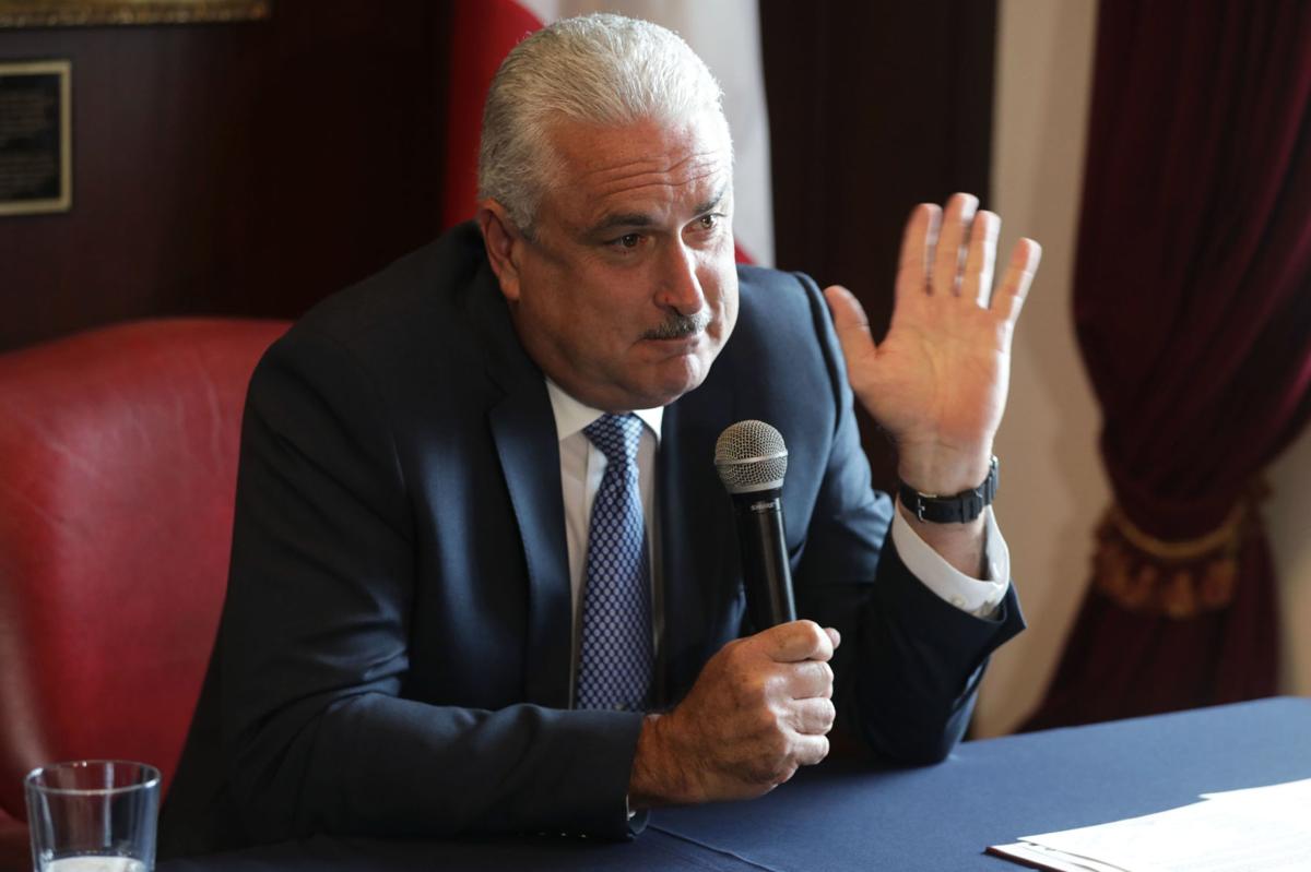 A JUYIRRRR🏃‍♂️🏃‍♂️🏃‍♂️🏃‍♂️
<a href="/trschatz51/">Thomas Rivera Schatz</a>... Esta en campaña tratando de "limpiarse".. separarse de toda acción hecha con Oscar Santamaría Torres.. el asfaltero corrupto..  Tommy ya Oscar te tiro al medio con el FBI.. ¿Será solo cuestión de tiempo..?