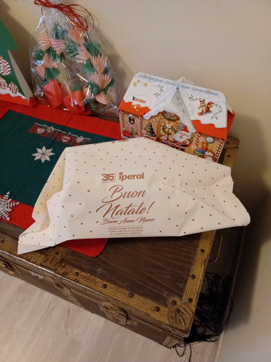 RICKYROCK197's tweet photo. Primo panettone mangiato...
Buono buono...🤩🤩
Grazie #Iperal...😉 https://t.co/drAxgQQHS4