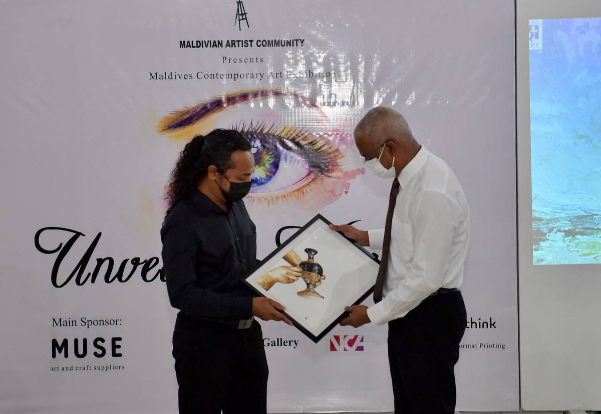 presidencymv's tweet photo. President @ibusolih attends the opening ceremony of "Unveiling Visions 2021". He presented awards to the five winners in the "Most Vibrant Artists" category. https://t.co/9d8VEctZtL