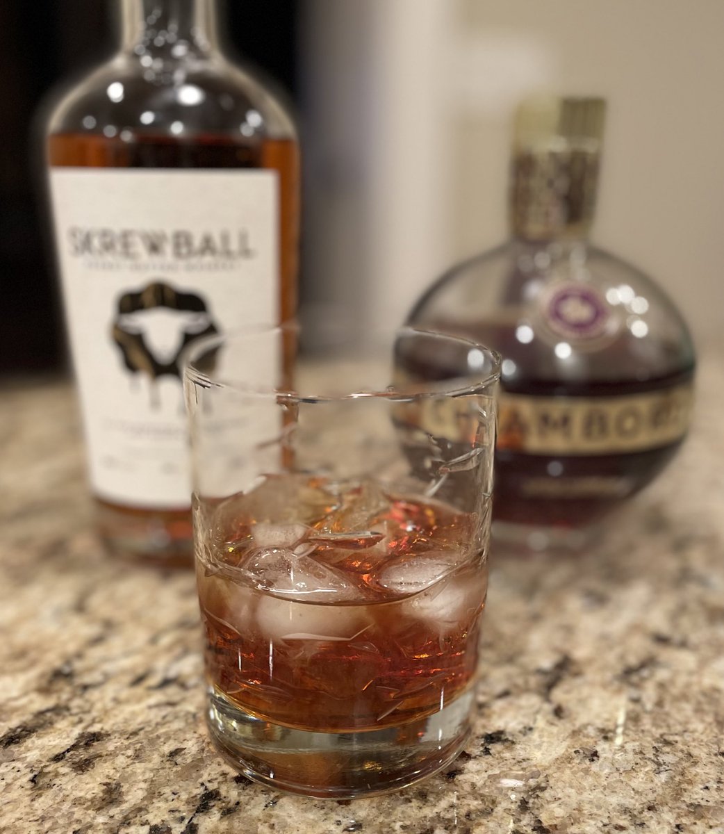 stephwmo's tweet photo. If you like peanut butter and #jelly, you will love this #cocktail
. 
#whiskey #peanutbutter #peanutbutterjelly #peanutbutterwhiskey #chambord #cocktailrecipes #stephaniessliceoflife #foodblogger  #skrewballwhiskey #skrewballpeanutbutterwhiskey @skrewballwhiskey @chambordliqueur https://t.co/me6dBfs1HE