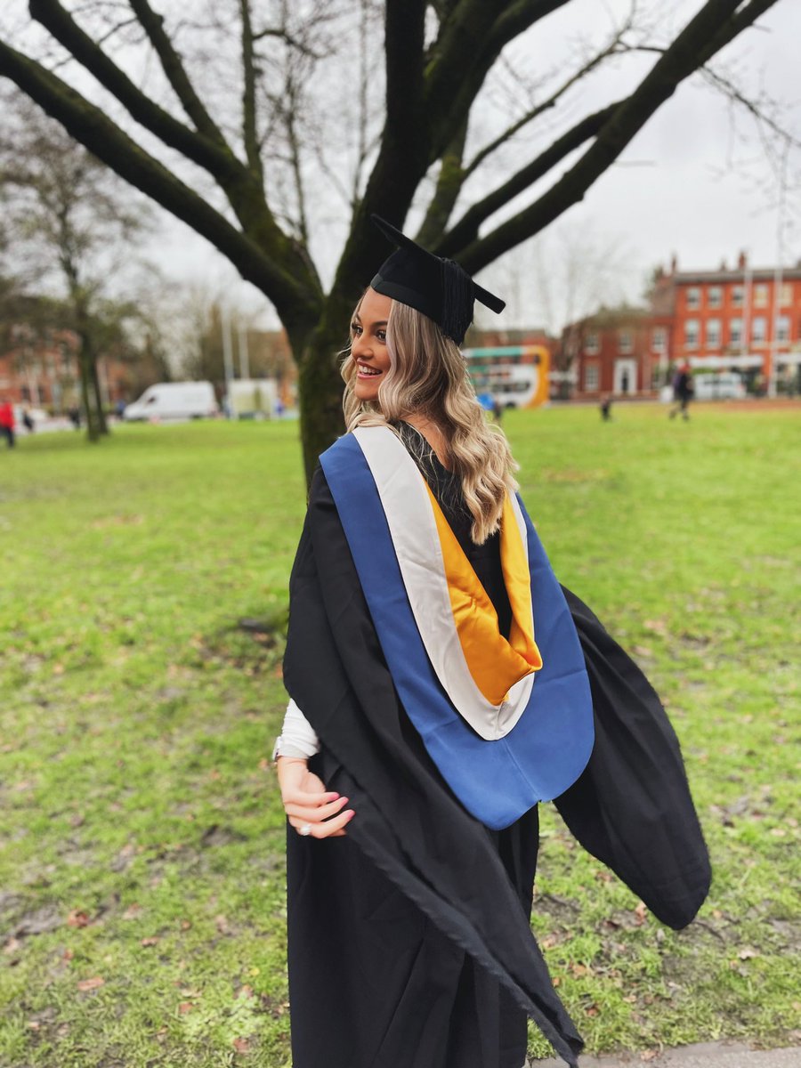 joelleadavis's tweet photo. Newly qualified &amp; finally working as a diagnostic radiographer for the past few months has been amazing. But nothing quite beats how proud and grateful I felt on this special day! 🎓
I couldn’t have done it without this lot ♥️ https://t.co/s4jEYJ5AAh