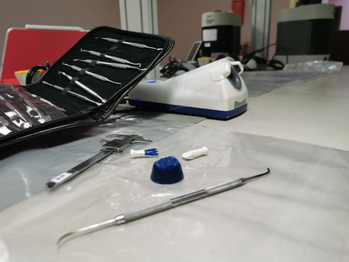 Dent_221's tweet photo. Final practical exam ✅
بعد ماكان صعب في البدايات اصبح بعد التدريب سهل جدا 😎
شاركونا تغطياتكم للاب المورفولوجي 👏🏻
#Dent221 https://t.co/XatFJyxWmy