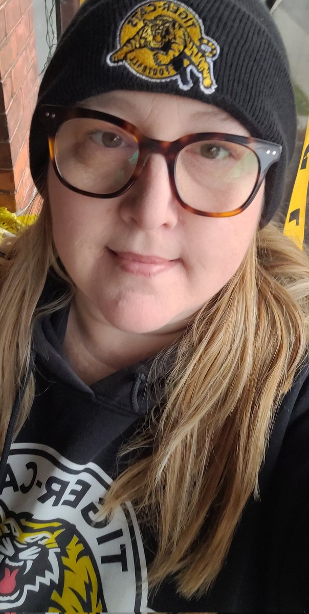 Tinabanshee's tweet photo. Here we go! Waiting for my ride! #InvadeTheSix #OskeeWeeWee #TicatsNationRiseUp https://t.co/J2C8sVODBa