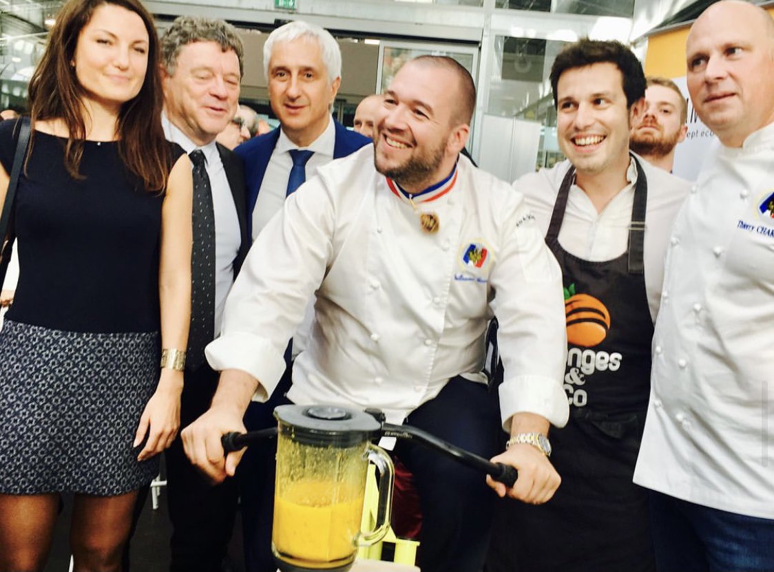 Merci <a href="/DorianOlmedo/">Dorian Olmedo</a> <a href="/orangesandco/">Oranges & Co 🍊🍋</a> locataire du @MinToulouse Grand Marché MIN Toulouse Occitanie pour cette superbe corbeille de fruits 🥰🍊 #corbeillesdefruits #animation #velosmoothie #distributeurjusdorange