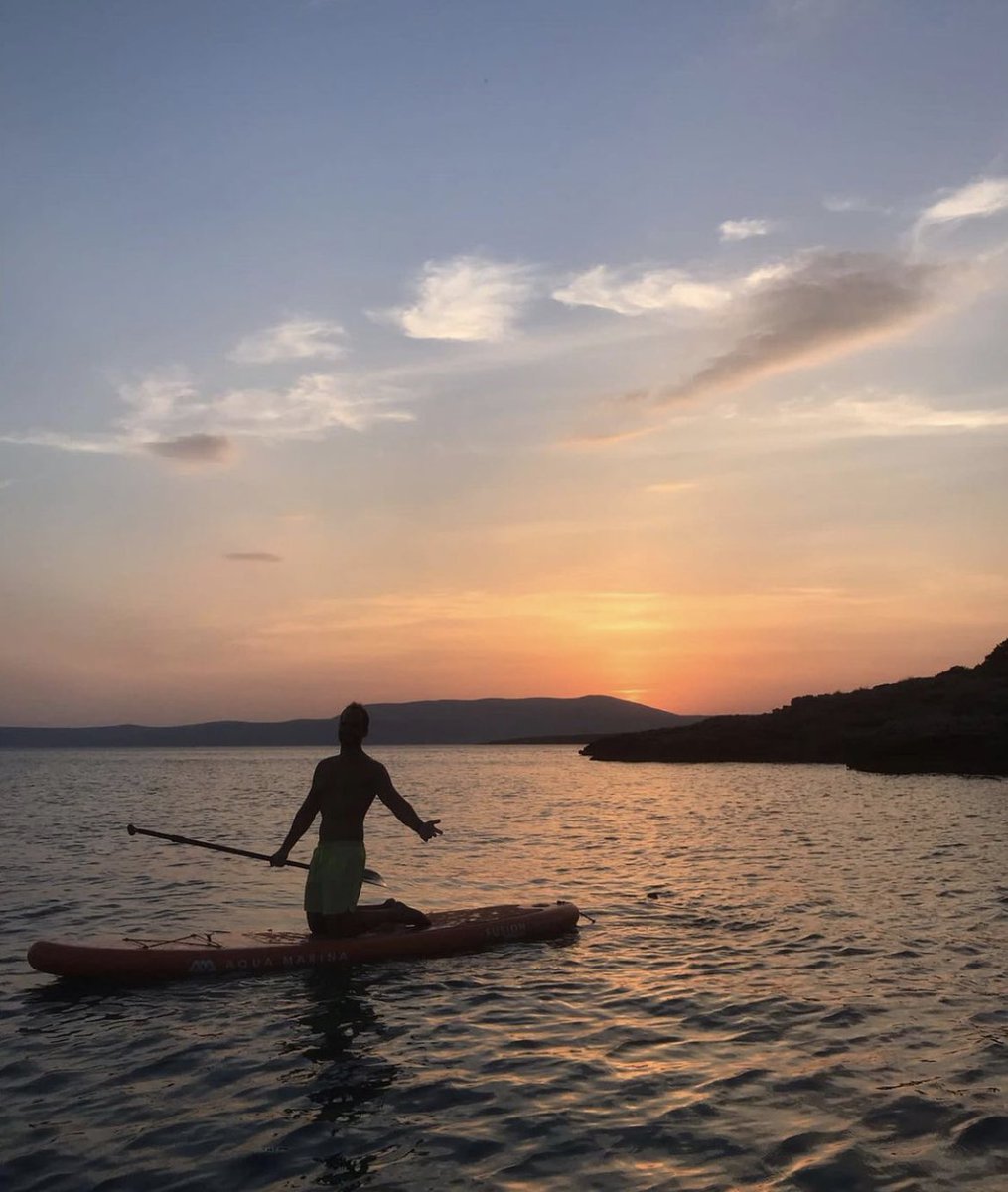 aquamarinasup's tweet photo. Living our best lives this weekend 🙌🏻! #wonderis_allaround #sup #paddleboarding #sunset #weekend https://t.co/nX6ZX3lePE