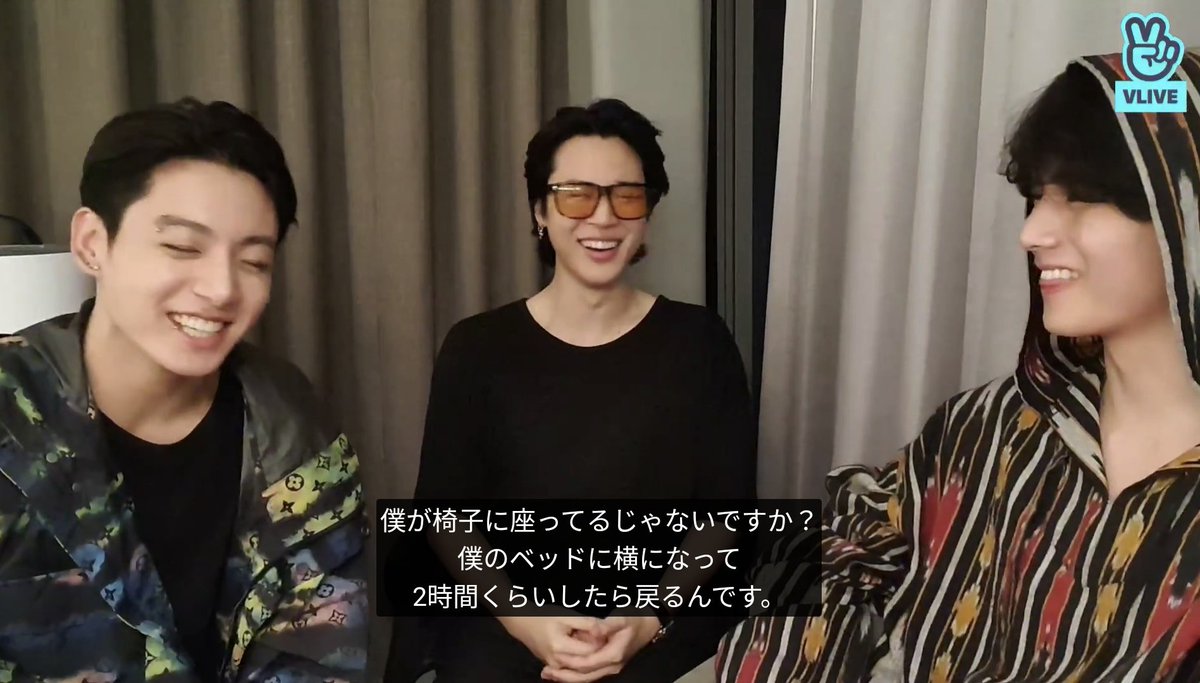 d0p5chan's tweet photo. ジョングクってヒョン達のベッドが本当に好きよね ジミンのベッドでくつろいでた話を聴いて、勝手にジンくんのベッドでゴロゴロしてたこととか、ナムのベッドに潜り込みにいってた姿とかを思い出してた  ヒョンの頭の匂いを嗅ぐのが癖なことといい、人の寝床が好きなのってなんか行動がぜんぶ犬っぽい https://t.co/edgXruc6Di