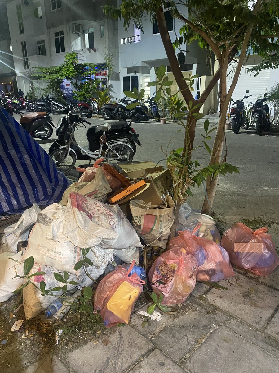 mirucute's tweet photo. Who is responsible for this garbage?? This spot is always like this. @WAMCOmv @hdcmaldives https://t.co/kvzZqji2gL