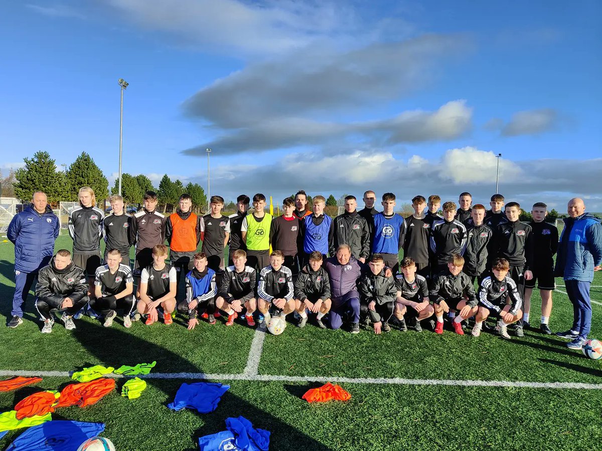 maiden_city's tweet photo. Sunday morning session with our u18 and u16 squads delivered by Kevin Fogg and Neil Cluxton before they head back to Chesterfield.

Brilliant experience for our boys &amp; a great few days with Justin, Kevin and Neil. 
@ChesterfieldYth
@TellusJustin @PaulKee3
 https://t.co/nPwG0hQpga https://t.co/TqALKFTi9A