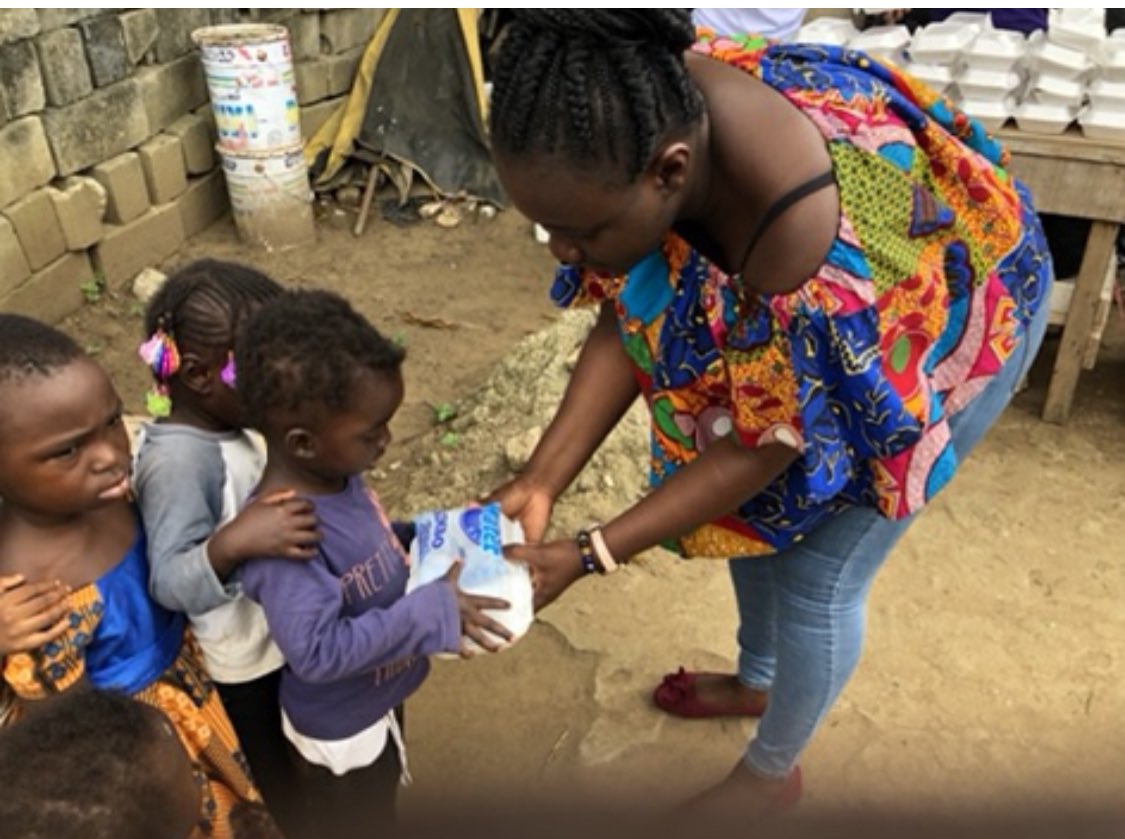DomieKouaho's tweet photo. 5 décembre , journée internationale des bénévoles ☺️ #benevoles #domie #abidjan #rivierapalmeraie #ete2019 https://t.co/MU9ktPqZ57