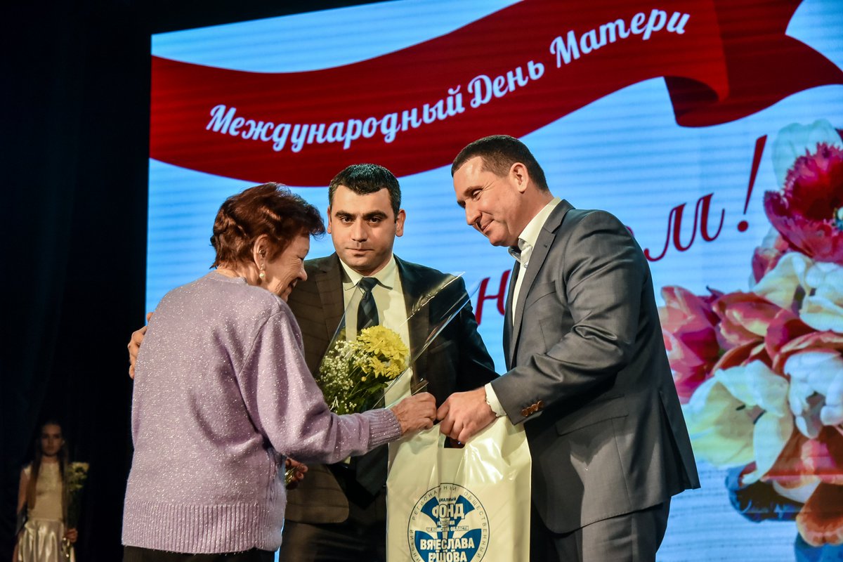 Члены политсовета Курчатовского отделения партии «Единая Россия» Вячеслав Ершов, Эмиль Абубакиров, Эмиль Гималов и Гарик Асатрян организовали масштабное праздничное мероприятие в честь Международного дня матери

chelyabinsk.er.ru/activity/news/…