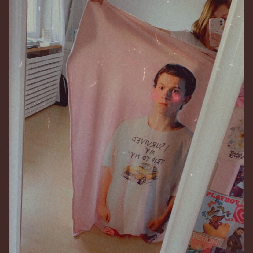 parkersdarling's tweet photo. Hi guys I know I’ve been inactive the last months. That’s because I drifted away from the fandom, changed my whole life and found god. I still love Tom and all of the people that support him. Anyways I wanted to ask if one of you would want to buy any of these from me https://t.co/Ne8KRipYY7