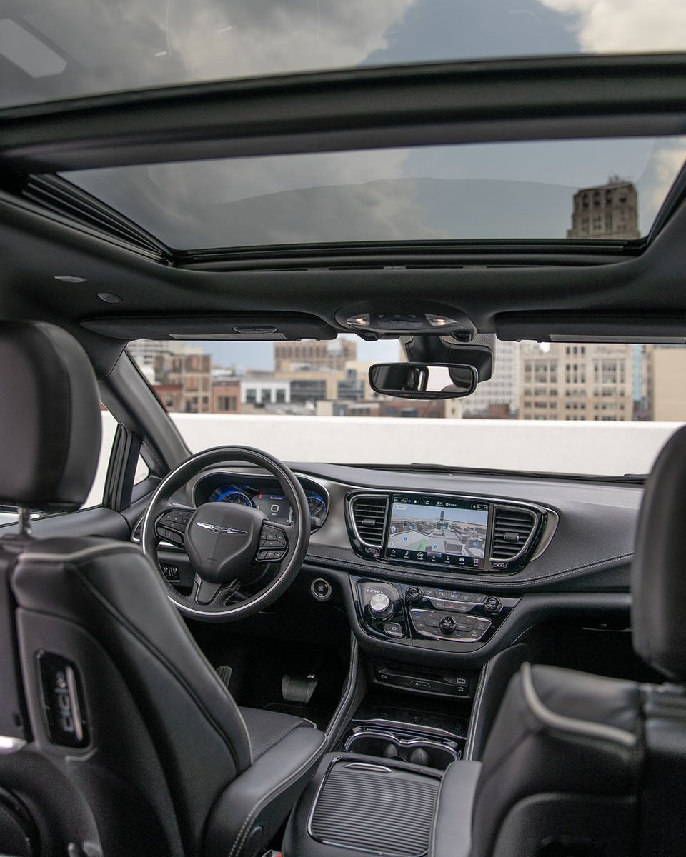 Chrysler's tweet photo. Do you have assigned seats in your minivan? https://t.co/ylq0afIkQ7