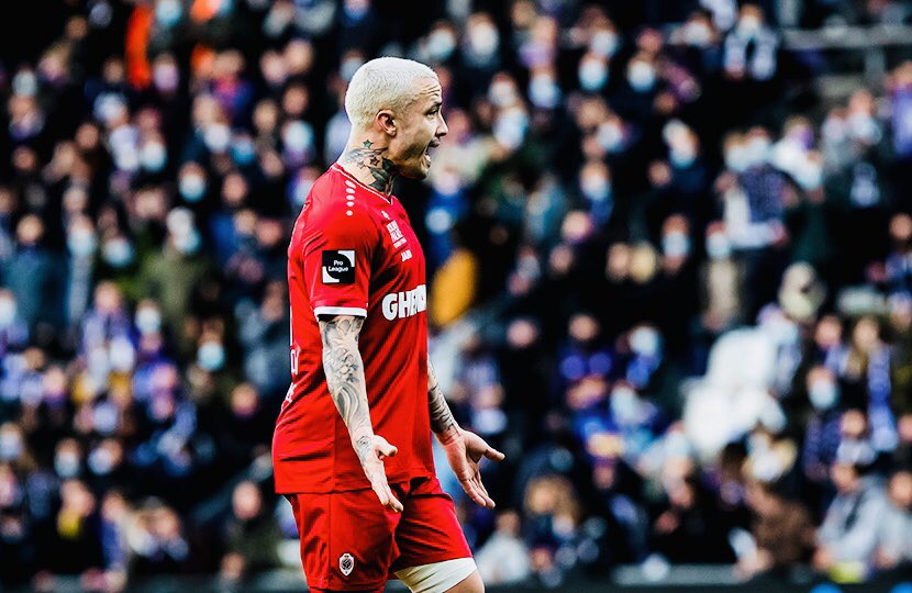 JarnoBertho's tweet photo. 🥷 5 december 2021: Internationale Dag van de Ninja. Ik verzin het níet. 

#Nainggolan https://t.co/5S8hUPAkW3