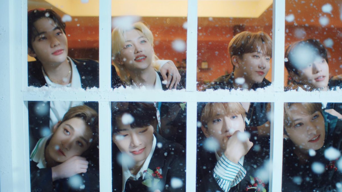 Stray Kids(스트레이 키즈) '24 to 25” Video youtu.be/bVtw8ndiuO0 #StrayKids #스트레이키즈 #ChristmasEveL #WinterFalls #24to25 #StrayKidsComeback #YouMakeStrayKidsStay