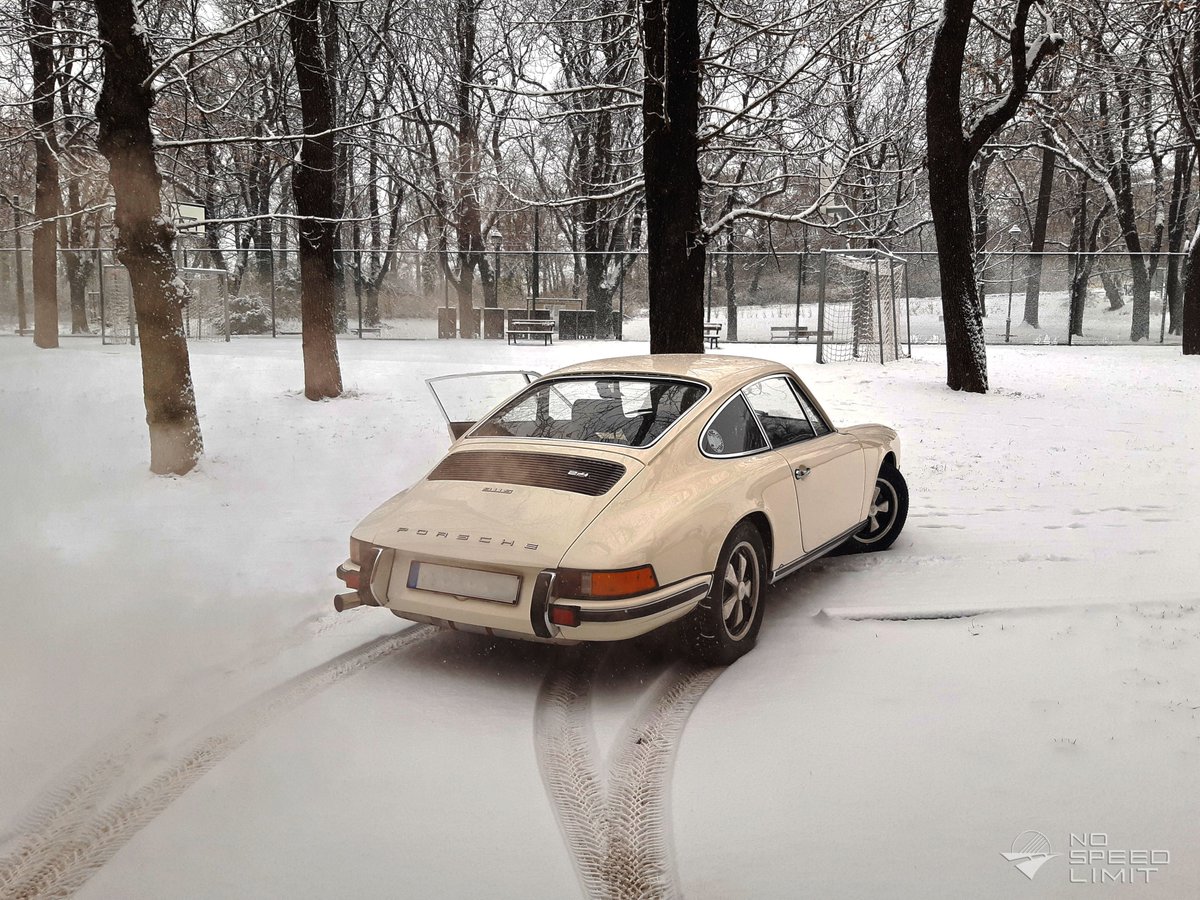 NoSpeedLimit_it's tweet photo. #SnowSaturday #SnowSunday The automotive weekend started well and continued better.  #carlife #vintagedriving #porsche911longhood #boxerengine #flatsix #thereisnosubstitute #driveinstyle #getoutanddrive #welovewinter #welovesnow  #wintertires https://t.co/ACX3gGRojB