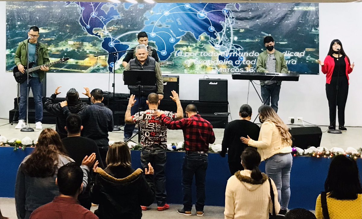 gax10_jacob's tweet photo. Gran Tiempo de música y drama con los grupos Shalom y Leones de Juda!! https://t.co/J1cVlCeWSh
