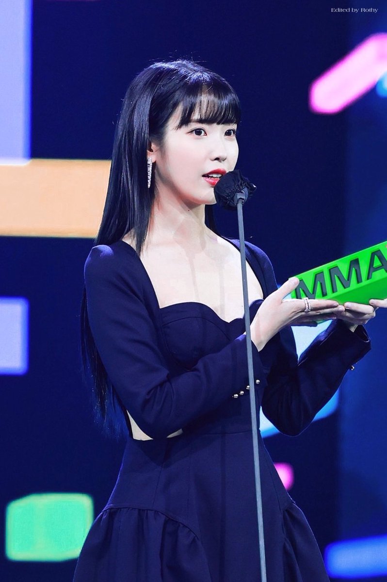 _R0THY's tweet photo. MMA 💚

#이_지금을_위한_보정
#아이유 #IU #MMA https://t.co/XQG4iyW51x