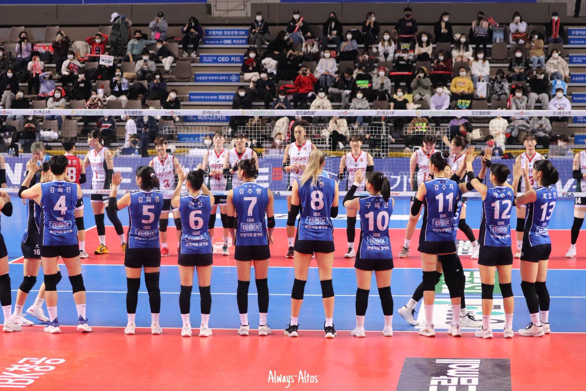 ibk_supp0rt's tweet photo. 서로가 있기에 존재 할 수 있는...💪🔥
우리가 또 함께한 추억 211205💙
오늘 하루 고생 한 선수들, 팬분들
예쁜 꿈만 꾸시길 바랍니다🙏💕
굿 밤🌙💕
#AlwaysAltos https://t.co/0W9MqFdYr6
