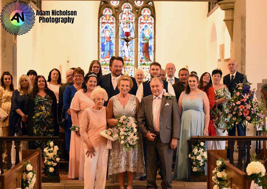 ANicholsonPhoto's tweet photo. Group wedding photo https://t.co/o05iKao2Sq