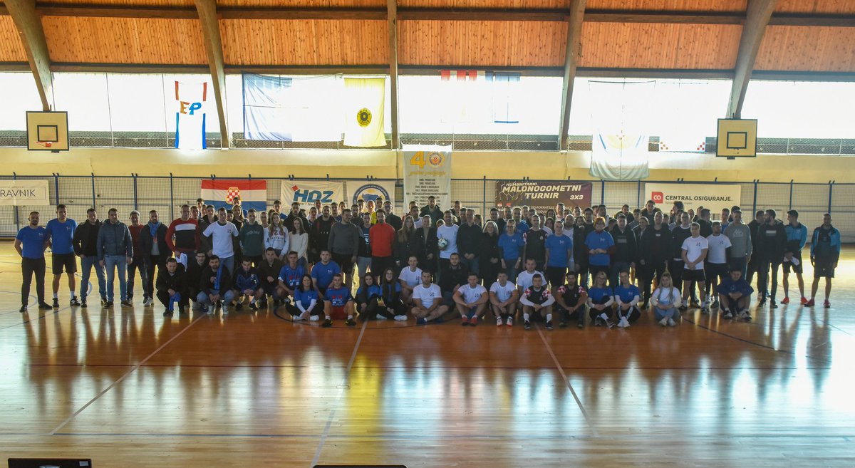 ⚽️ HVALA SVIMA KOJI SU BILI DIO JUČERAŠNJEG DANA: "Mladež za mladež" okupio hrvatsku mladost iz BiH u Livnu, prikupljena sredstva idu kao humanitarni prilog najpotrebitijima.

Više na: ⤵️⤵️
mladez-hdzbih.org/livno-odrzan-h…
