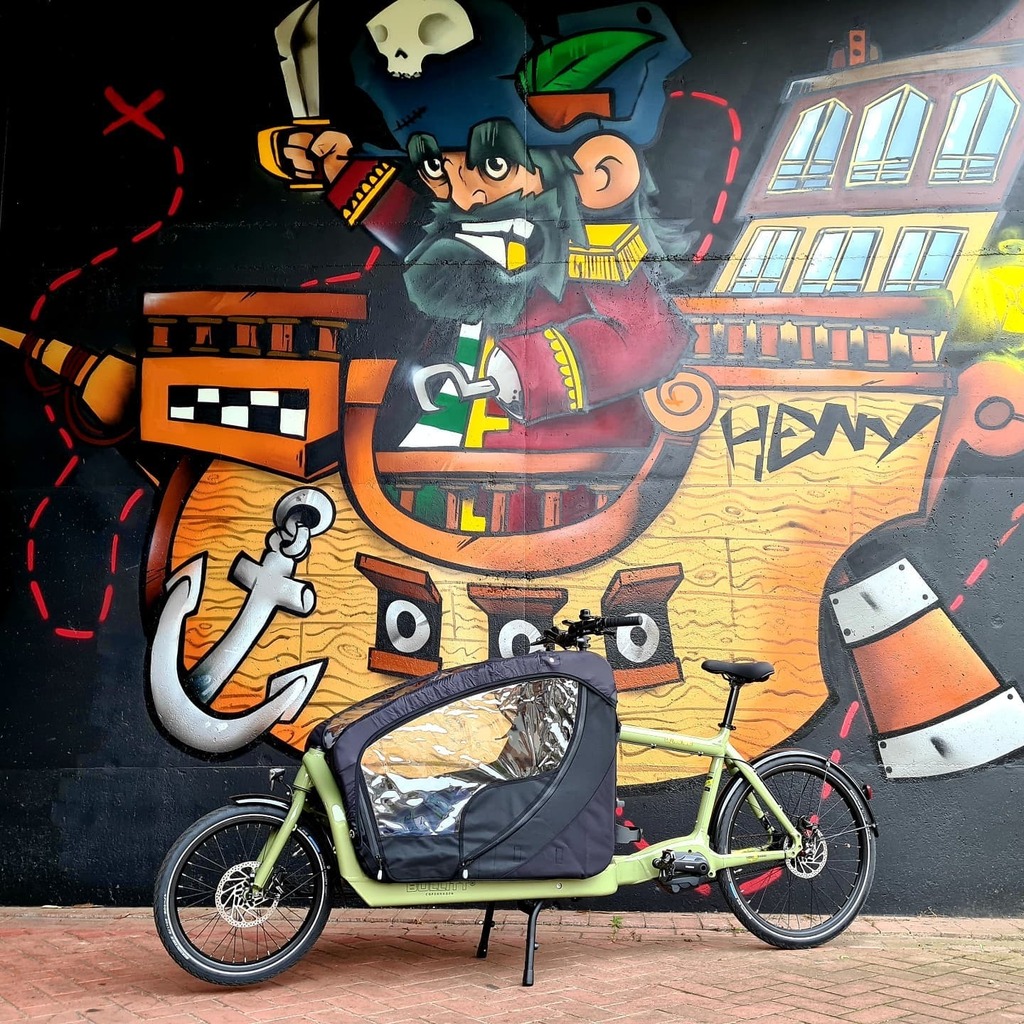 JoaLootens's tweet photo. Ahoy, mateys 🏴☠️! All aboard the pirate ship ⛵!
@bullittbike @tuub_gent #bullittbike #lizzardking #lizzardkingbullitt 🚲 https://t.co/CntyCWoGLn https://t.co/Uciao1bQZK
