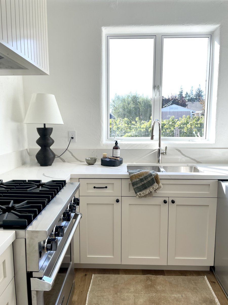 fletch_rhodes's tweet image. We L-O-V-E the way this #kitchenremodel turned out! Read all about how we transformed the #MedModCottage into a chic guest abode on the #FRblog: fletcherrhodes.com/sonoma-med-cot…

#FletcherRhodes #FRstyle #InteriorDesign #SonomaInteriorDesigner #WineCountryStyle #BeforeandAfter