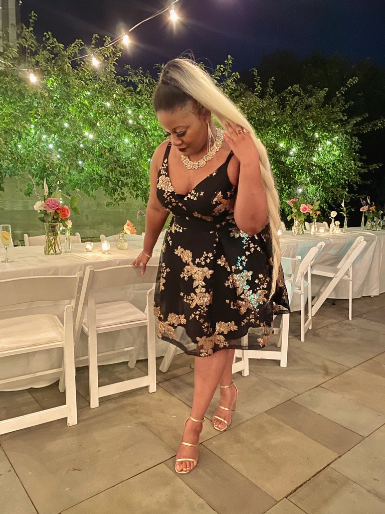DayshaVeronica's tweet photo. Shining bright like a 🎄 this holiday season with this amazing plus size dress from @FashionNova ✨👗 https://t.co/EWtRRQhTus