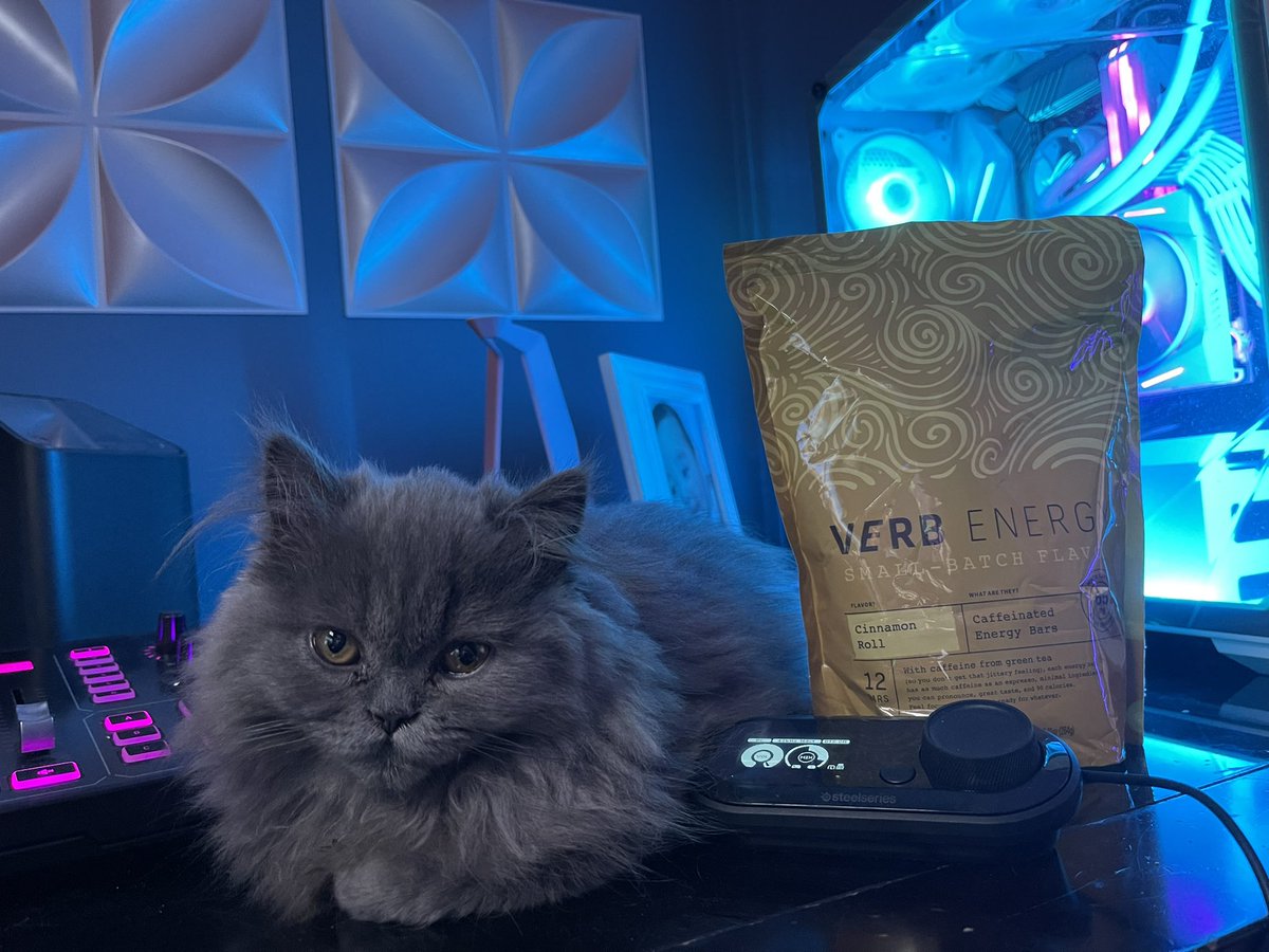 pinaystreamer's tweet photo. Who wants FREE @verbenergy ? Tag your friends and like this post, USA only #verbpartner https://t.co/zgp9WIBZN9