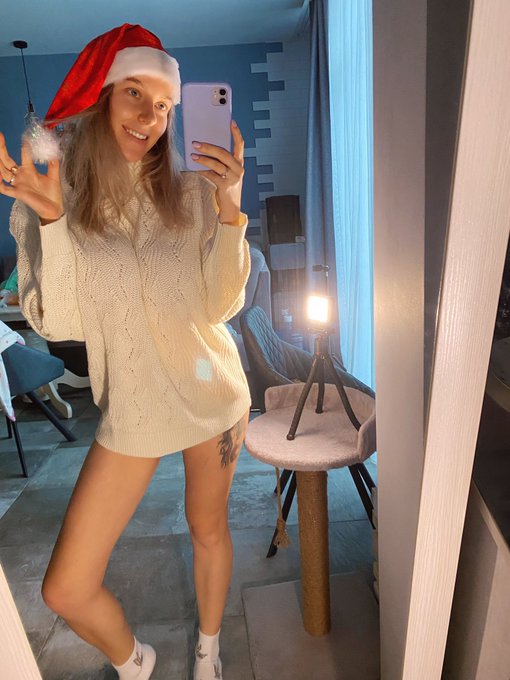Guess what I’m wearing under this #sweater ? the answer is on my Onlyfans (spoiler : nothing ?) https://t