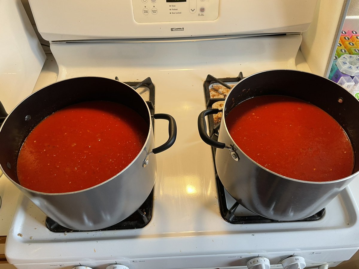 MattSully74's tweet photo. The “Meatball Man” tradition continues. Sunday sauce for MNF!!! 35 hours til game time. 31 hours until MNF meatballs and sausage!!!
#MeatballMan #SullysTailgate #GoPats https://t.co/1T3NvHSbOy