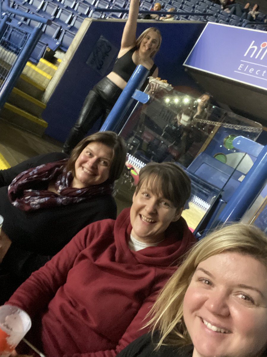 emznmarc's tweet photo. Nottingham motorpoint arena  #rosesreunited #beechwoodnetballclub @BeechwoodNC2012 https://t.co/exVN07o290