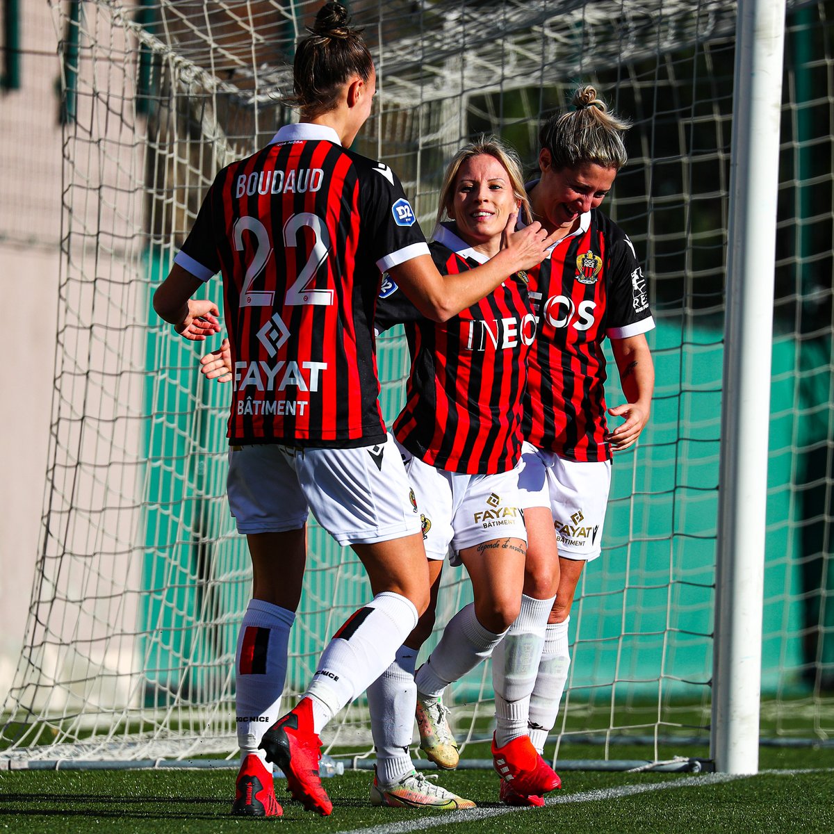 Première équipe de l'#OGCNice engagée ce dimanche, la D2F s'est largement imposée (5-1) devant <a href="/lepuyfoot/">Le Puy Foot 43</a>.

Les Niçoises sont assurées de passer les fêtes sur le podium ✊🔴⚫️