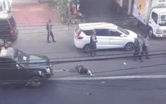 naychithant112's tweet photo. Today,peaceful protesters were killed by a car drive by the military council ,much to the chagrin of the people. The Military council reportedly holding a meeting to disprove the car crash.,claiming it was an accident. The world knows Min Aung Haling 's atrocities. https://t.co/15QB5uyk5l