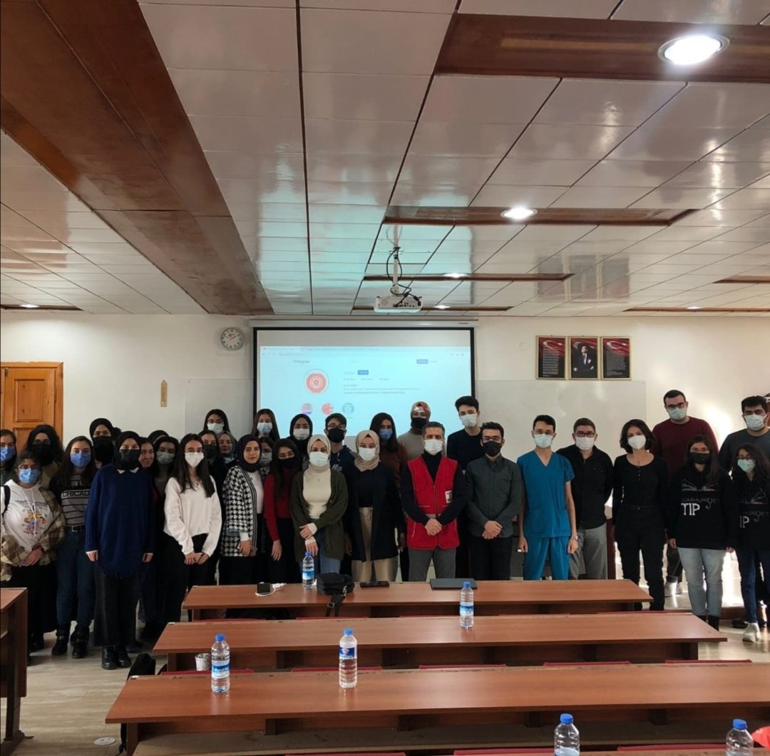 14mtd's tweet photo. Sivas Cumhuriyet Üniversitesi Tıp Fakültesi Bilimsel Araştırma Topluluğu,  Türk Kızılayı ile beraber gerçekleştirdiği sunum ile, katılımcılarını kan ve organ bağışı konusunda bilgilendirdi. @CutbatSivas https://t.co/GIs7CScx0A