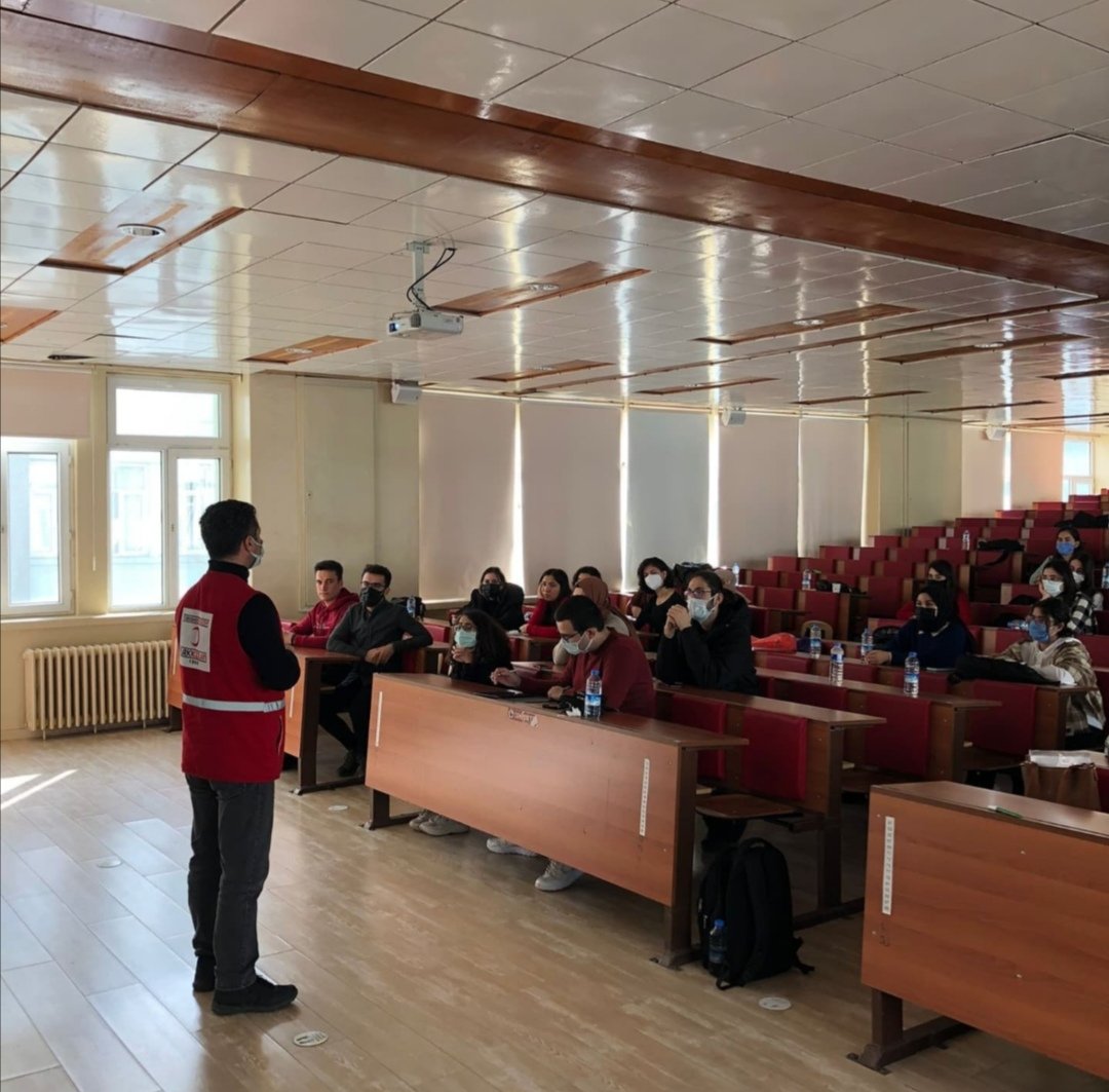 14mtd's tweet photo. Sivas Cumhuriyet Üniversitesi Tıp Fakültesi Bilimsel Araştırma Topluluğu,  Türk Kızılayı ile beraber gerçekleştirdiği sunum ile, katılımcılarını kan ve organ bağışı konusunda bilgilendirdi. @CutbatSivas https://t.co/GIs7CScx0A