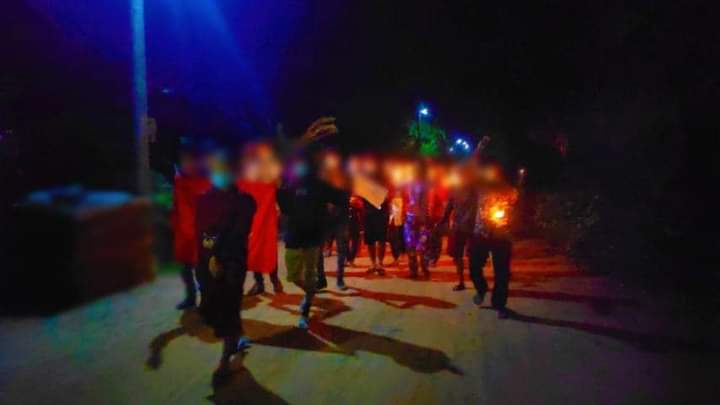 A monk &amp; young activists took to the streets of #Launglone township on the night of December 5 to overthrow the murderous military regime.

#HelpMyanmarIDPs
#Dec5Coup
#WhatsHappeningInMyanmar
