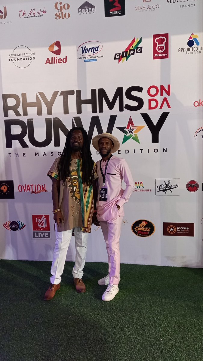 hyperlinkafrica's tweet photo. Rocky Dawuni π¬ππ₯π―
Outfit by @groovythread1
Event @RODR_gh
#RODR21 #RythymsOnDaRunway2021 #GRAMMYs #HyperlinkAfrica #GroovyThread #RockyDawuni https://t.co/hXk1ta5YEX