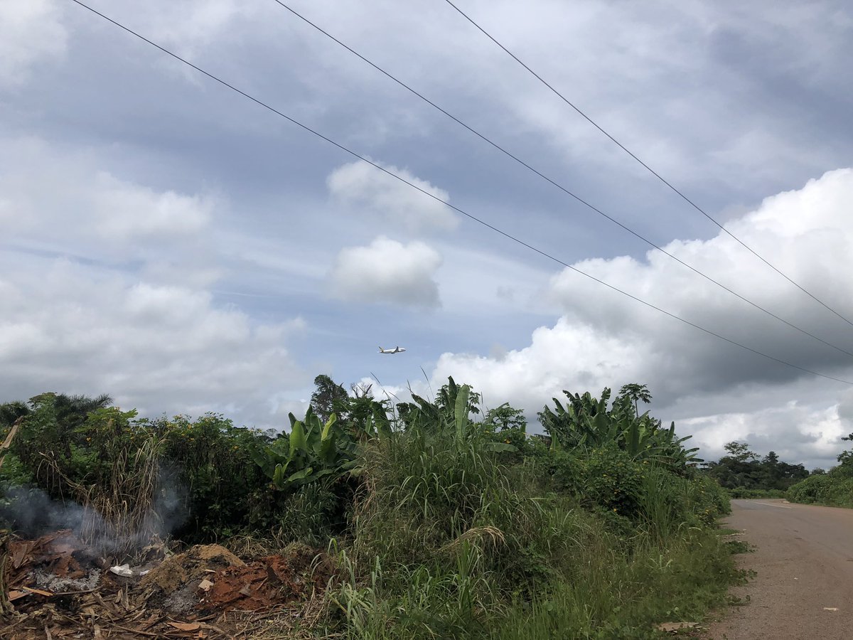 ngeosol's tweet photo. L’avion sur l’image indique bien la position à proximité de l’Aéroport International de Nsimalen.
 
Pour un client, avec un sous-traitant nous avons récemment effectué un sondage géotechnique en phase avant-projet pour la réalisation d’un 2nd pont sur ce cours d’eau. #NGEO #NGEO https://t.co/JQHGoI0Gwf