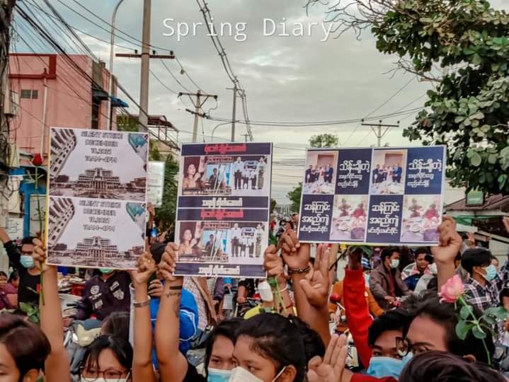 Nananam98's tweet photo. We fight for democracy 

#WhatsHappeningInMyanmar 
#Dec5Coup @USEmbassyBurma @VP @UN @ASEAN @ukinmyanmar https://t.co/tLR7gCYw88