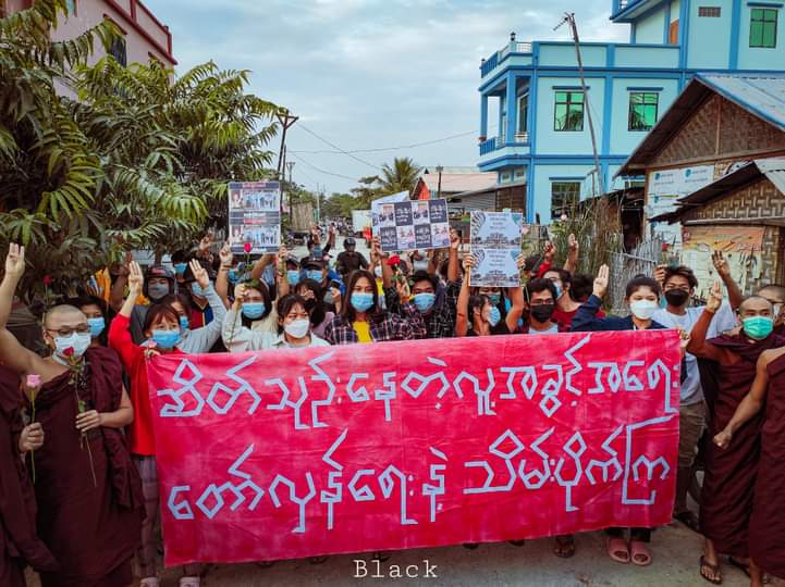 Nananam98's tweet photo. We fight for democracy 

#WhatsHappeningInMyanmar 
#Dec5Coup @USEmbassyBurma @VP @UN @ASEAN @ukinmyanmar https://t.co/tLR7gCYw88