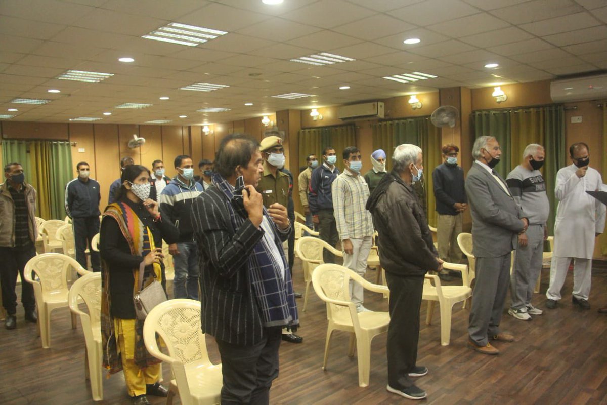 DcpBn's tweet photo. On the grand occasion of #InternationalVolunteersDay 2021, was celebrated at GOs Mess NPL, encouraging all the good people doing commendable work during the pandemic to maintain it by awarding mementos and citations.                          #IVD2021 @DelhiPolice @CPDelhi https://t.co/6SxaHc1D9y