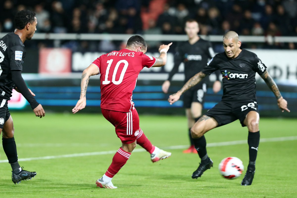 olympiacosfc's tweet photo. Swipe left for all the goal celebrations! ⬅🔴⚪🥳

#Olympiacos #RonyLopes #Celerations #Feelings #Happy https://t.co/B7d6d5rySB