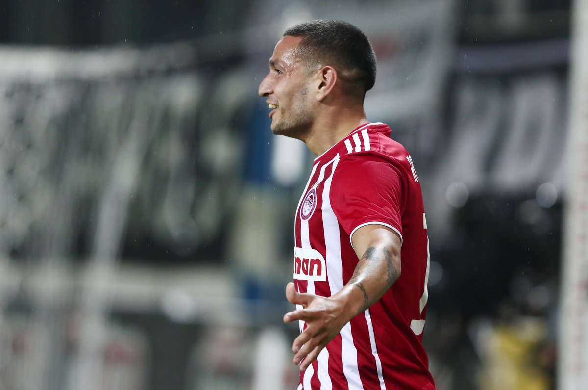 olympiacosfc's tweet photo. Swipe left for all the goal celebrations! ⬅🔴⚪🥳

#Olympiacos #RonyLopes #Celerations #Feelings #Happy https://t.co/B7d6d5rySB