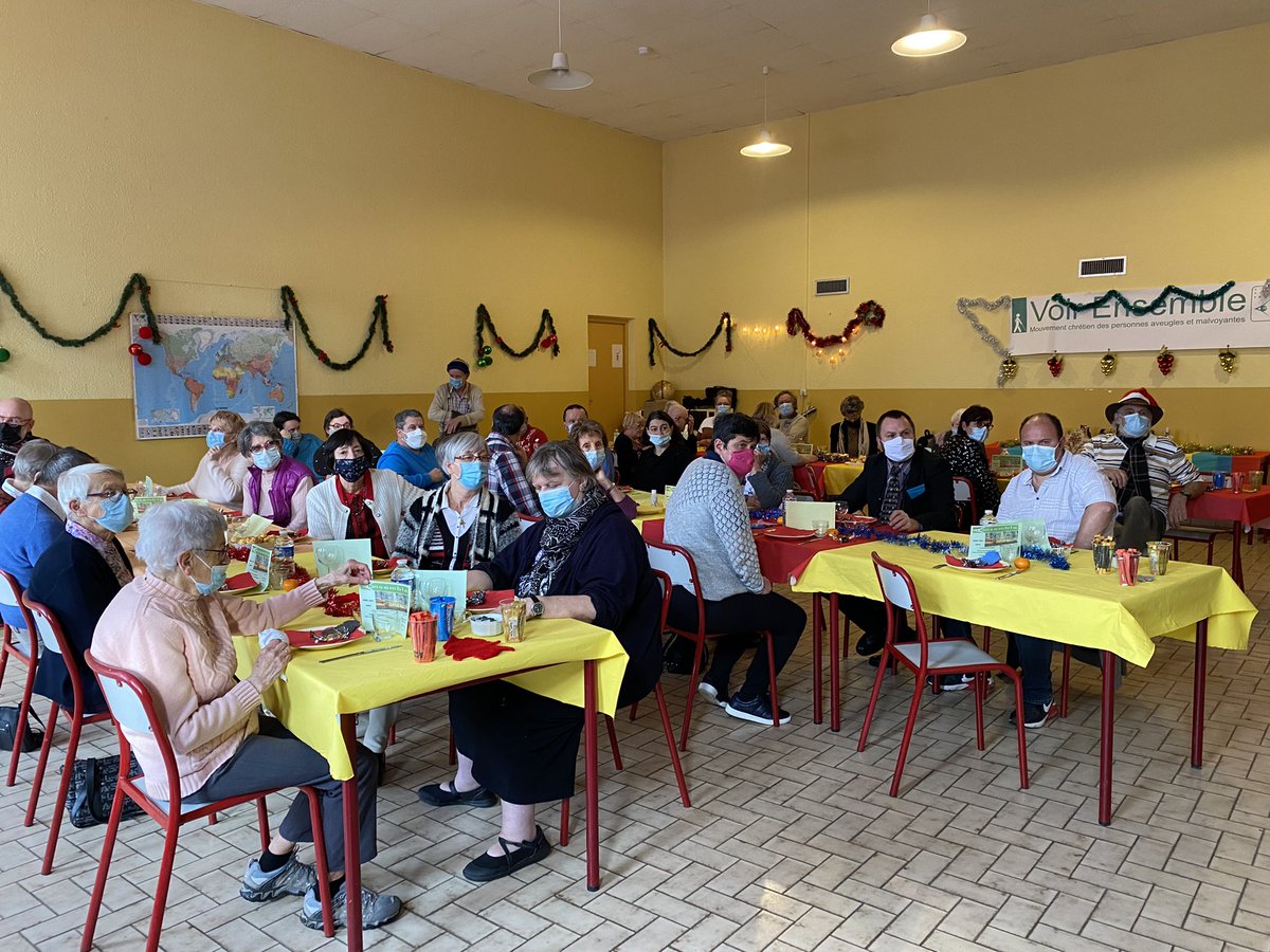 dijon4avecvous's tweet photo. 🤝Vos élus départementaux @nurayAkpinar_i @bordatbenoit étaient présents au repas de Noël de l’association «Voir Ensemble»

Cette association s’appuie sur une démarche humaniste pour l'épanouissement des personnes déficientes sensorielles,de la petite enfance aux aînés.

#dijon https://t.co/ar9jKY8M2h