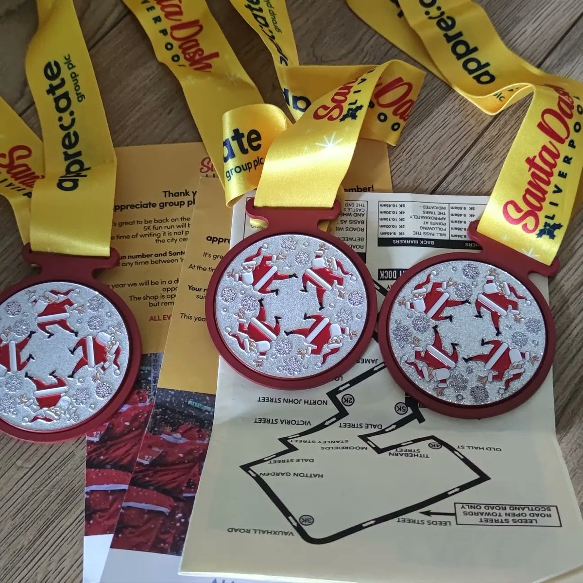 JenCTaylor85's tweet photo. Santa dash done!!! Well done to all the children from @halewoodcofe who took part and a massive thank you to Mrs Coleman for all her training over the past 9 weeks. All the children were amazing!! #santadash #teamspirit #halewoodce #proud #thankyoumrscoleman https://t.co/iV44fibUfP