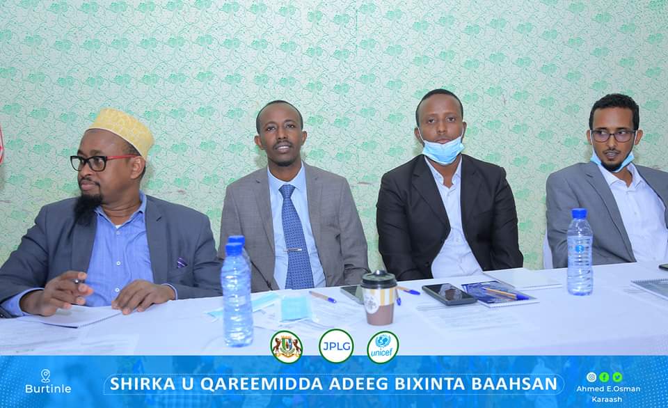 puntlandstatetv's tweet image. Madaxweyne ku-xigeenka Dowladda #Puntland Mudane @ahmedkaraash, ayaa hadda daah-furaya Shirka u qareemidda adeeg bixinta baahsan ee mashruuca horumarinta degmooyinka Puntland ee (#JPLG). #Puntland #Somalia